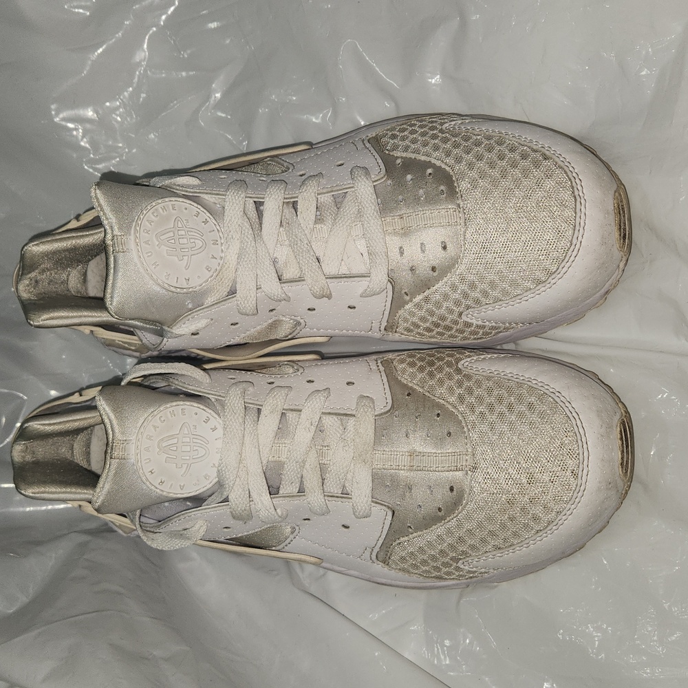 Size 11 White Nike Air Huarache